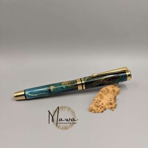 Stunning Blue Cyclone Fountain Pen - Image 2