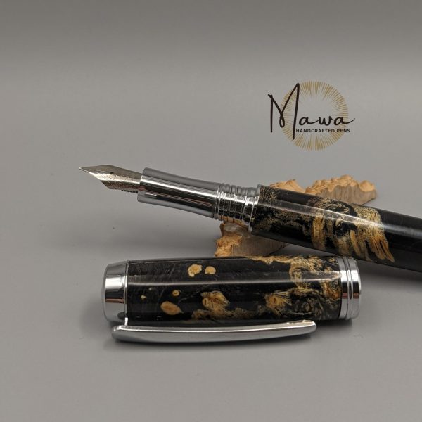 Stunning Black and Natural Fountain Pen - Image 4