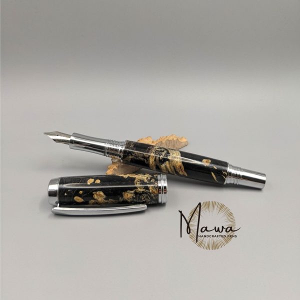 Stunning Black and Natural Fountain Pen
