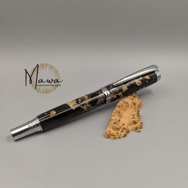 Stunning Black and Natural Fountain Pen - Image 2