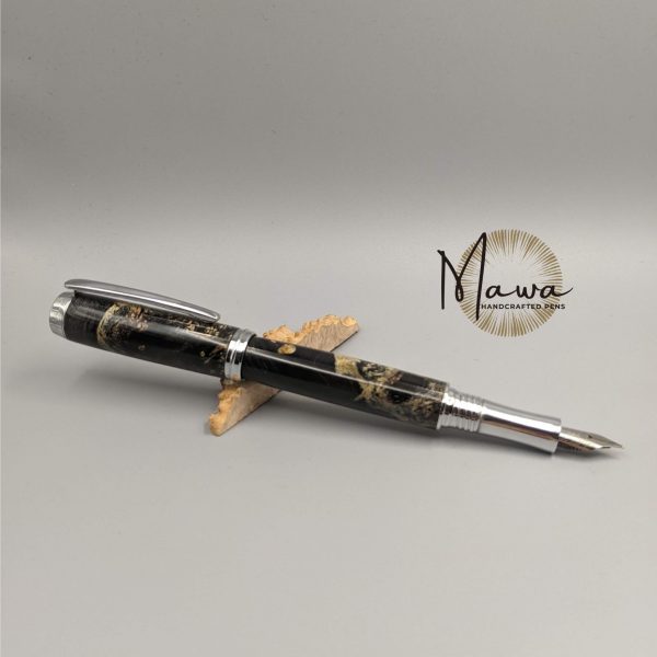 Stunning Black and Natural Fountain Pen - Image 3